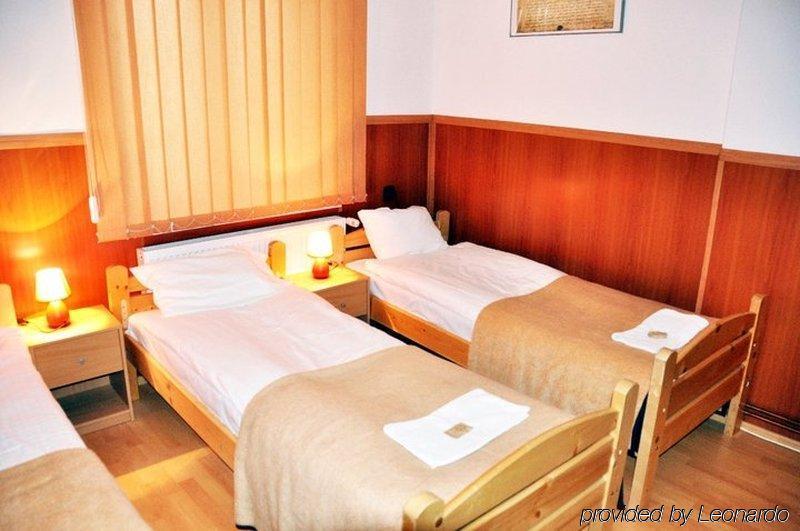 Aparthotel Station 2*