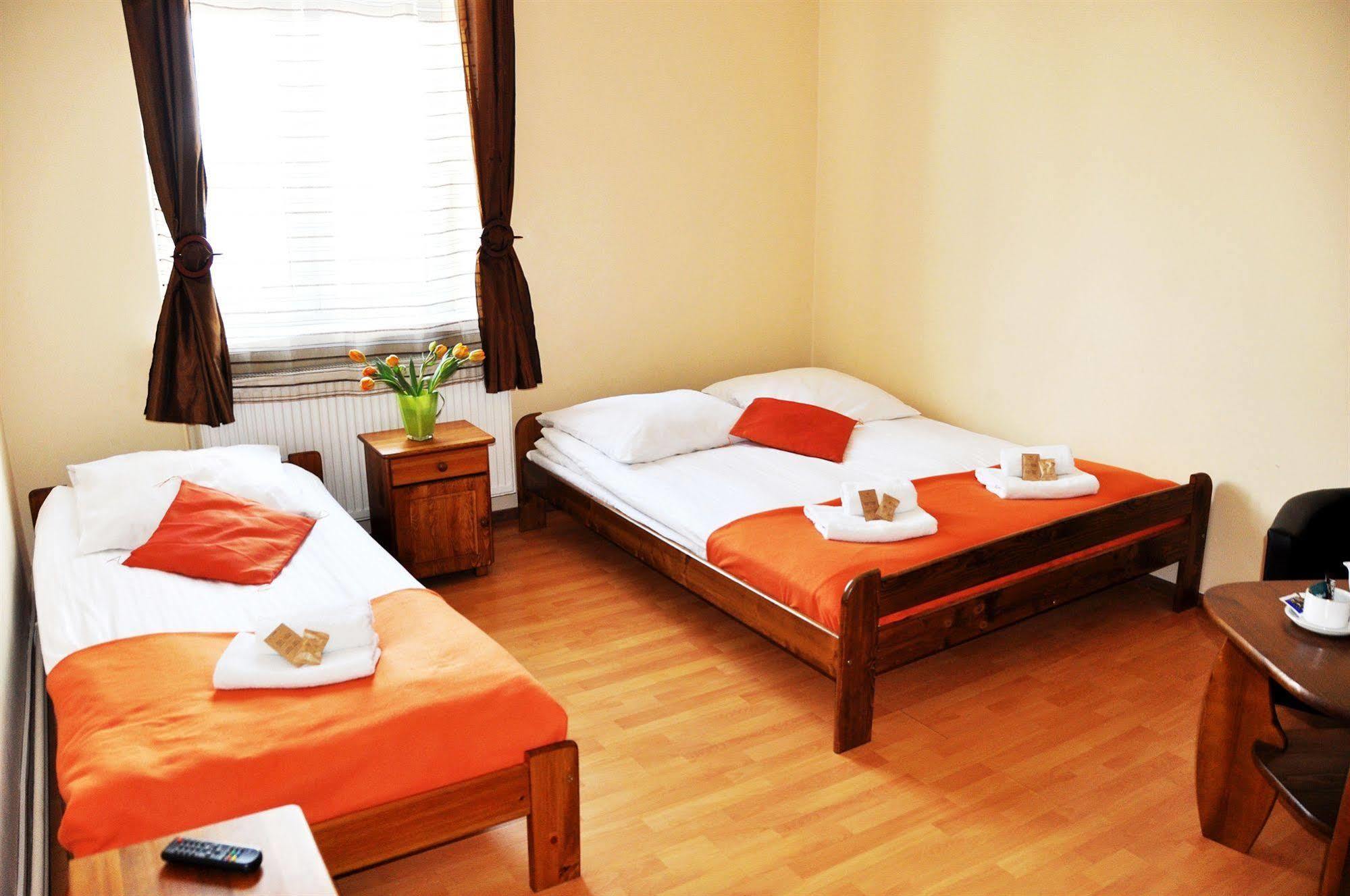 Aparthotel Station 2*